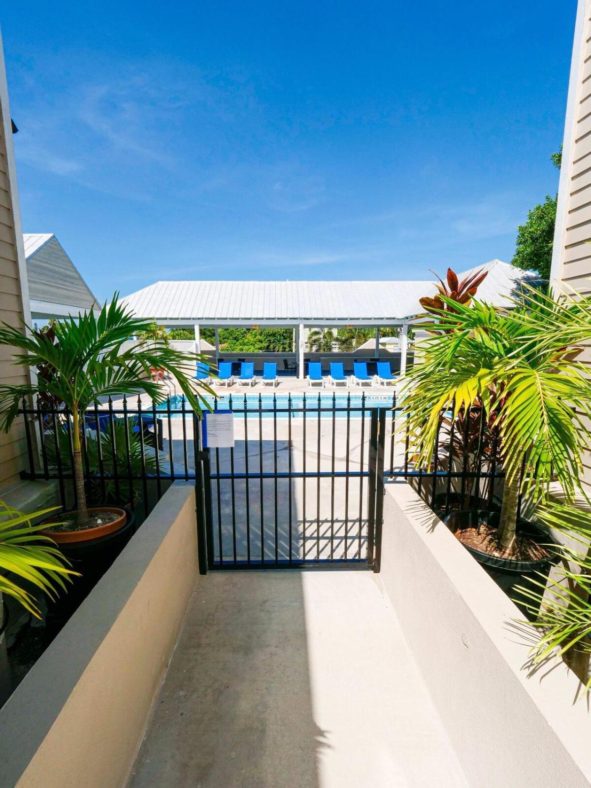 New Casa Caribe By Brightwild- Two-Story Condo Rooftop Pool Key West Eksteriør billede